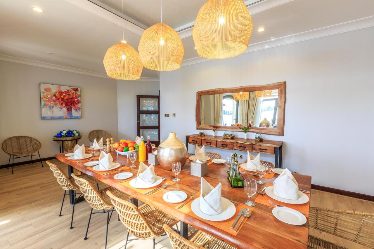 The S Holiday Homes - Stunning 5 Bedrooms Villa At The Palm Jumeirah With Private Beach And Pool Дубай Экстерьер фото