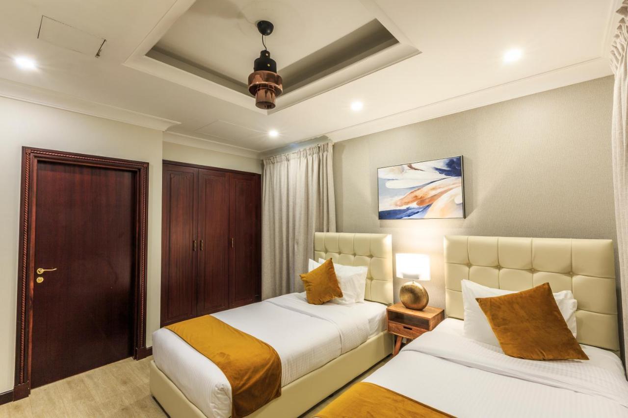 The S Holiday Homes - Stunning 5 Bedrooms Villa At The Palm Jumeirah With Private Beach And Pool Дубай Экстерьер фото